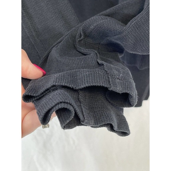 LaMade Women's Black Long Sleeve V-Neck Waffle Knit Top LARGE Athleisure - Picture 3 of 8